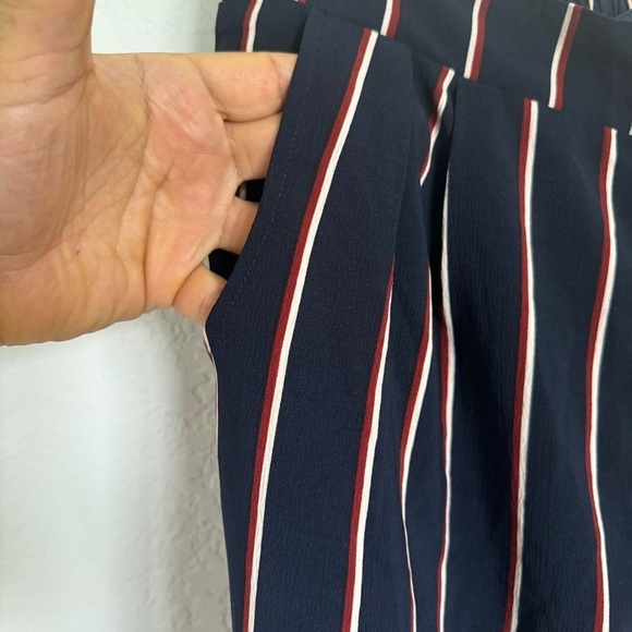 Alythea Ruffle Flare Cropped Pants. Strpped. Size M - Picture 4 of 12